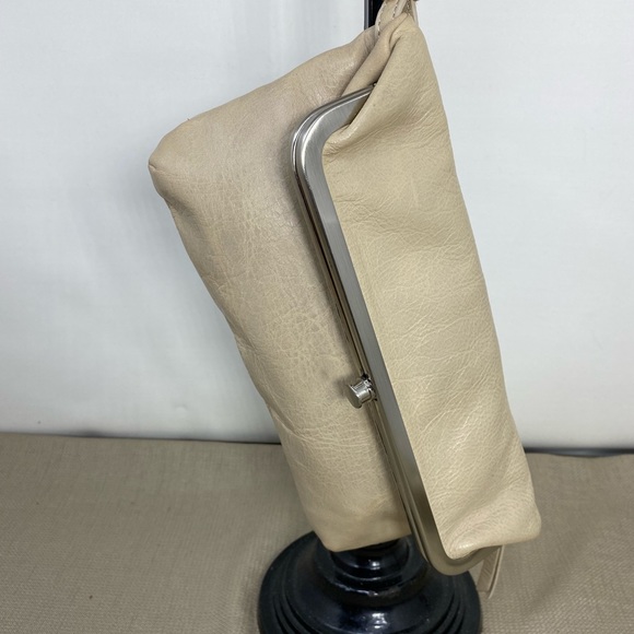 LATICO GENUINE LEATHER CREAM WRISTLET - Picture 3 of 13